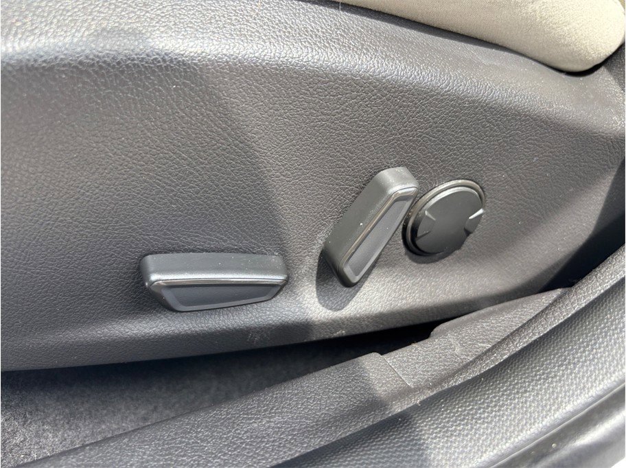 Used 2018 Ford Focus Titanium w/ Titanium Technology Package FWD image 22