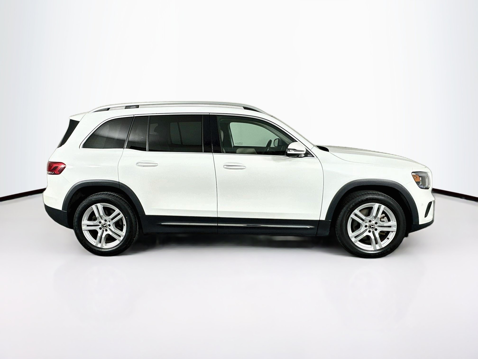 Used 2023 Mercedes-Benz GLB 250 4MATIC image 10