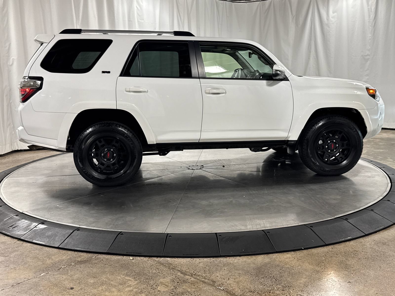 Used 2024 Toyota 4Runner SR5 Premium w/ Moonroof Package AWD/4WD image 6