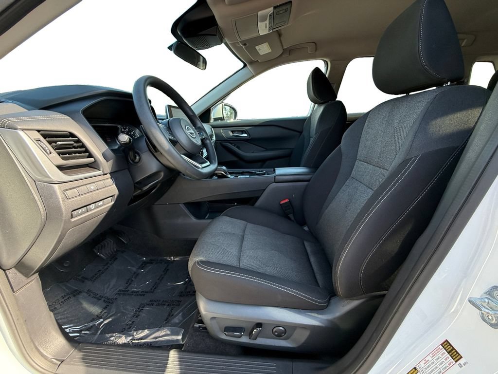 Used 2024 Nissan Rogue SV AWD/4WD image 9
