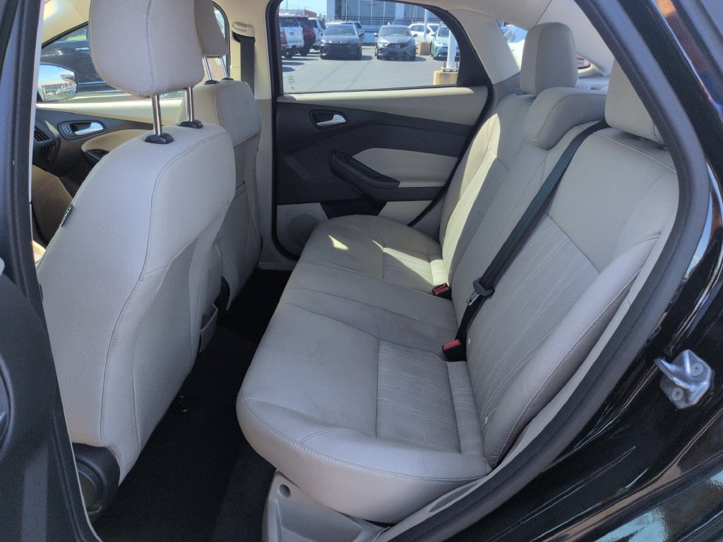 Used 2018 Ford Focus SE w/ SE Appearance Package FWD image 26