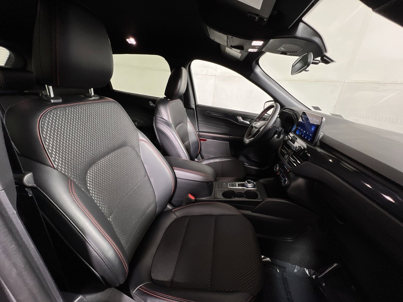 Used 2025 Ford Escape ST-Line w/ Equipment Group 301A image 25