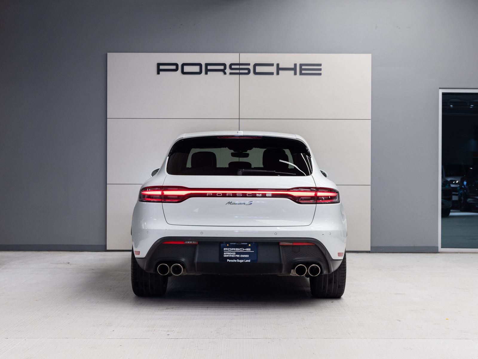 Certified 2023 Porsche Macan S AWD/4WD image 6