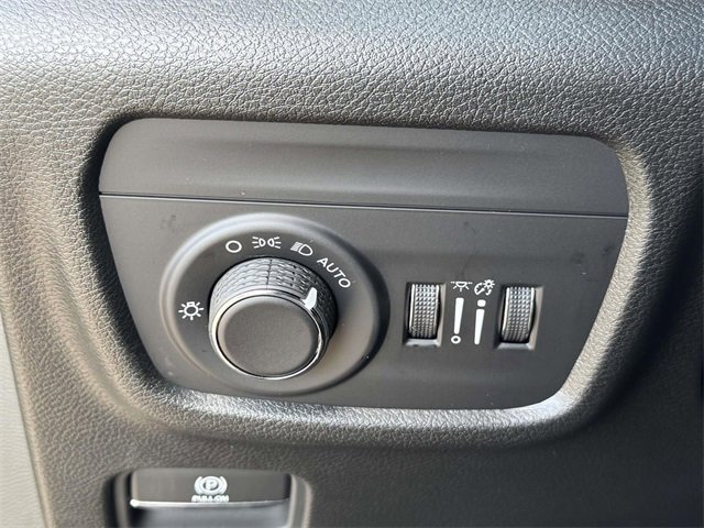 New 2025 Jeep Grand Cherokee L Laredo image 9