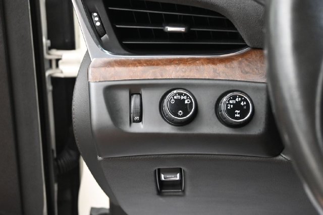Used 2015 Cadillac Escalade Premium AWD/4WD image 31