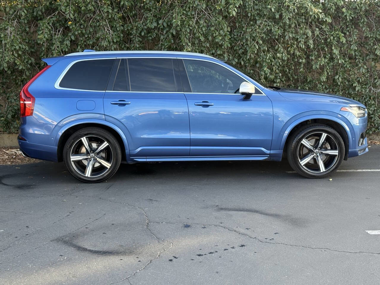 Used 2017 Volvo XC90 T6 R-Design w/ Vision Package AWD/4WD image 7