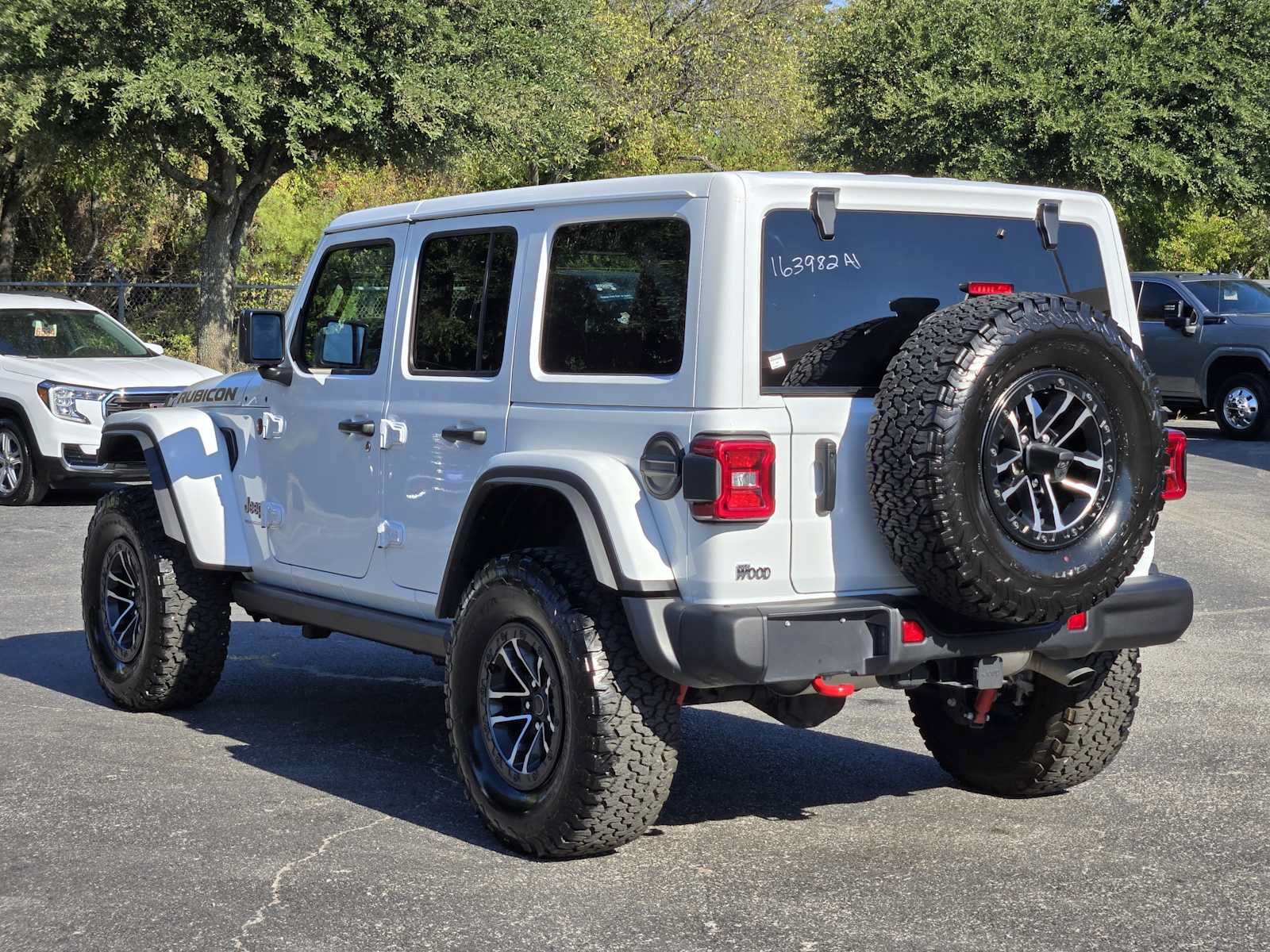 Used 2025 Jeep Wrangler Unlimited Rubicon w/ XTREMEE 35" Tire Package AWD/4WD image 5