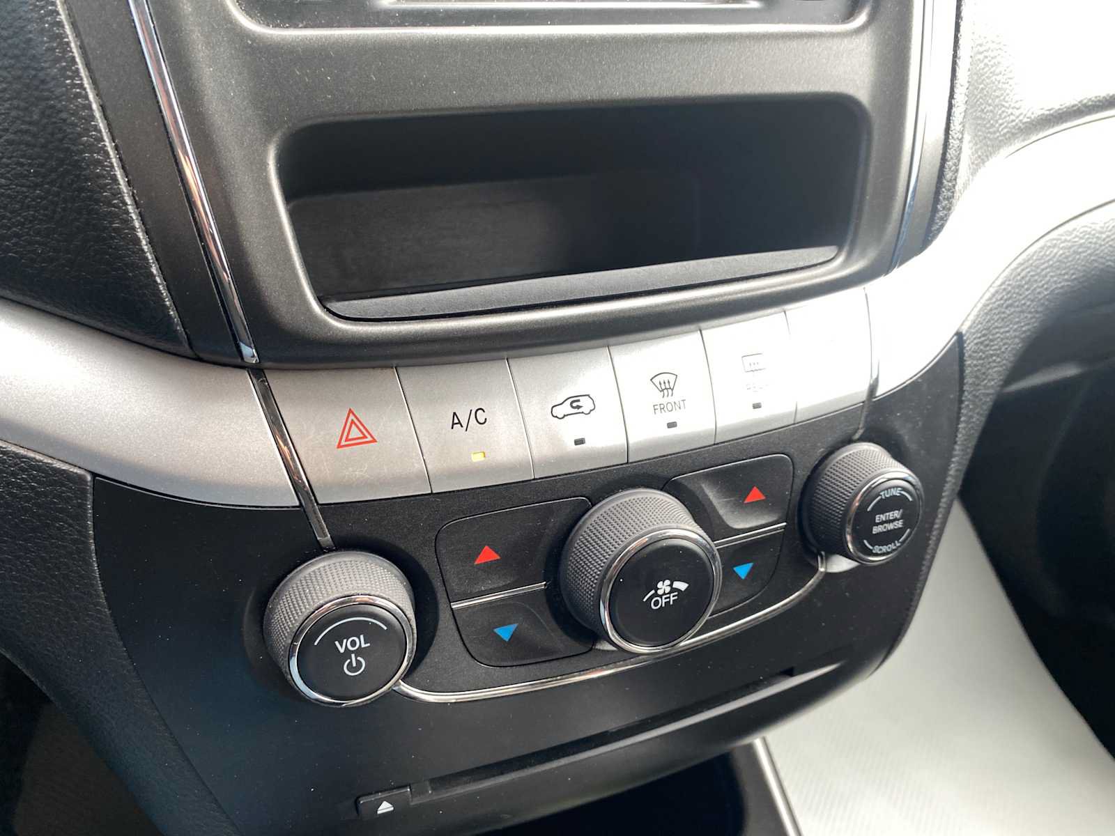 Used 2018 Dodge Journey SE FWD image 21