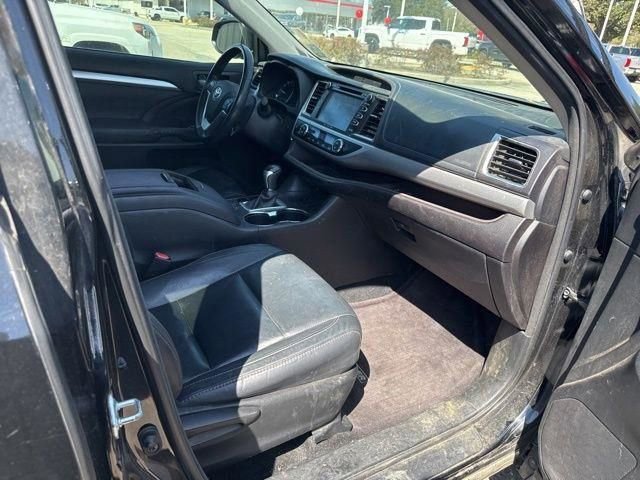 Used 2016 Toyota Highlander XLE image 29