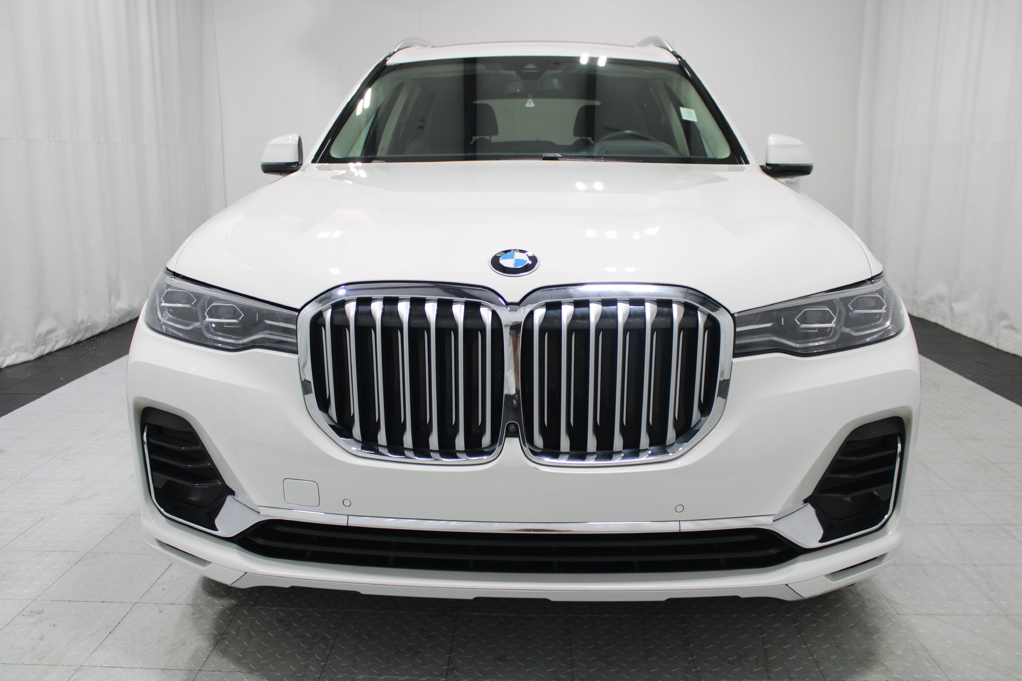 Used 2021 BMW X7 xDrive40i w/ Executive Package AWD/4WD image 3