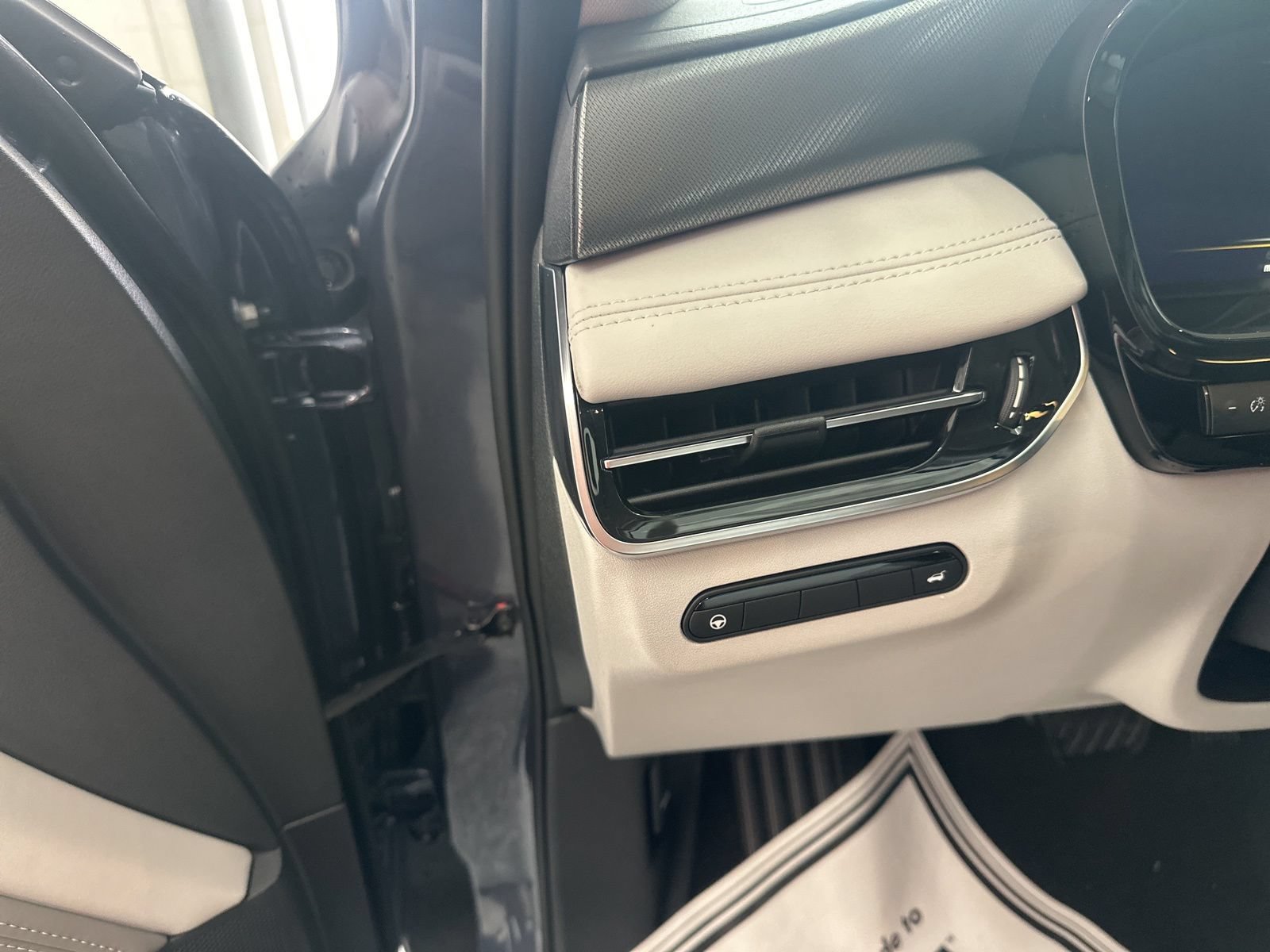 New 2027 INFINITI QX60 Luxe w/ Cargo Package AWD/4WD image 20
