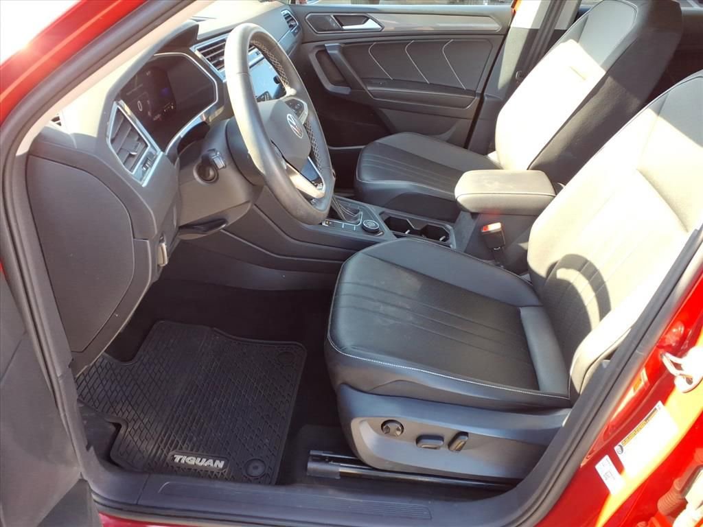 Used 2022 Volkswagen Tiguan SE image 11