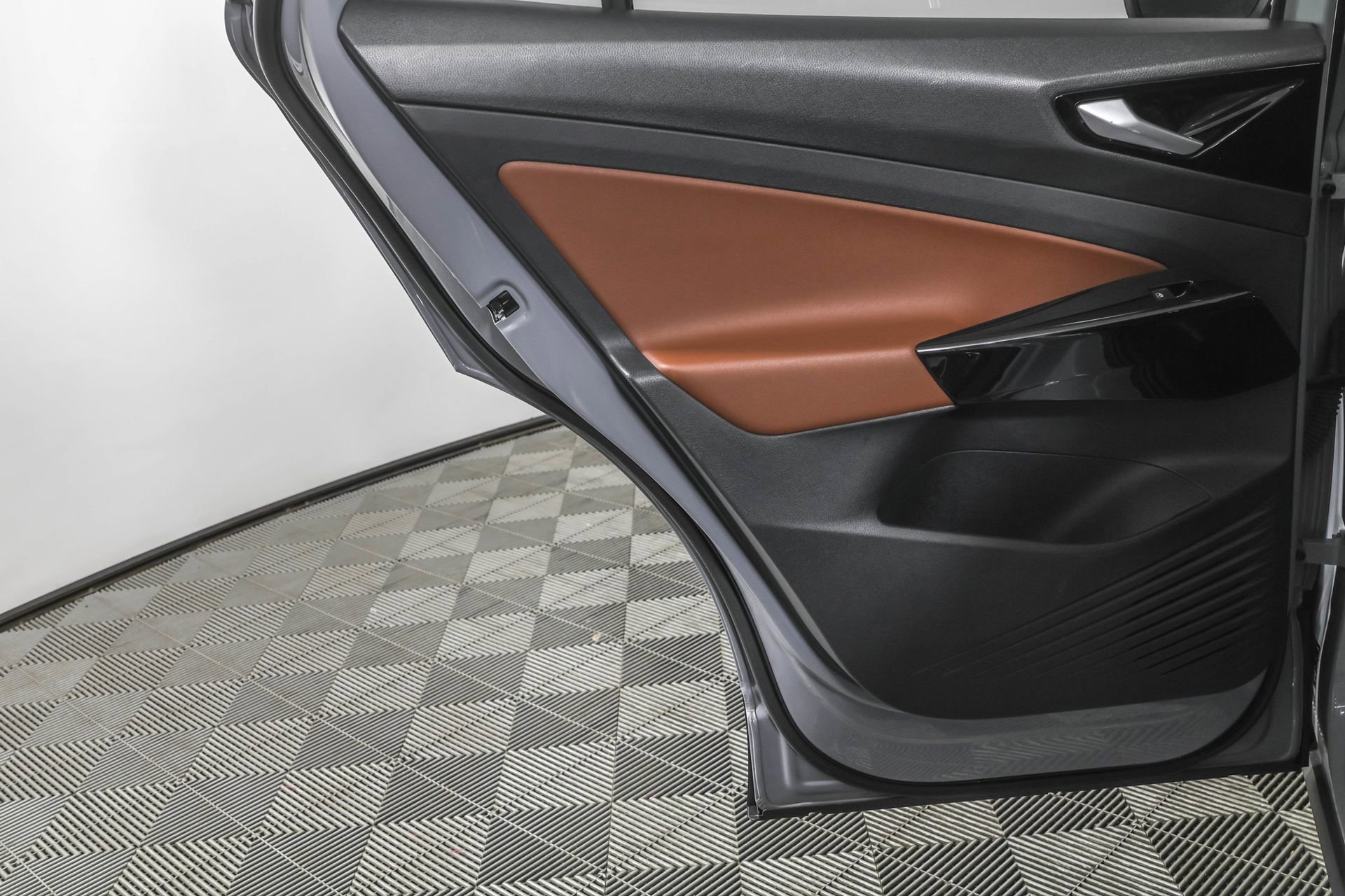 Used 2021 Volkswagen ID.4 Pro S w/ Gradient Package image 40