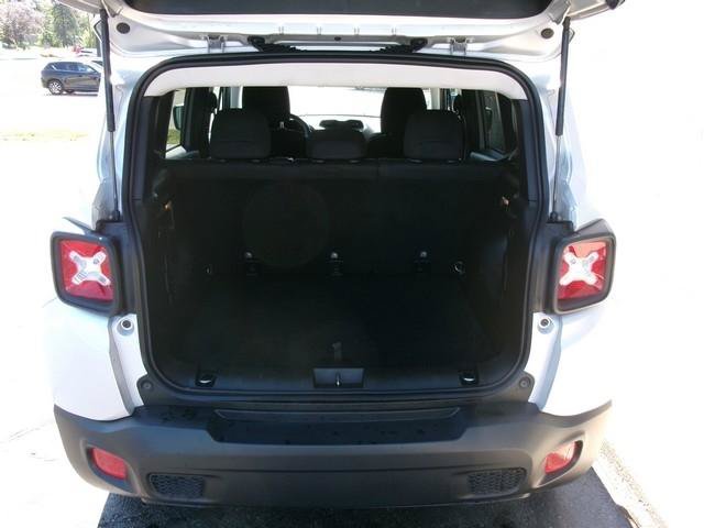 Used 2017 Jeep Renegade Latitude w/ Cold Weather Group AWD/4WD image 15