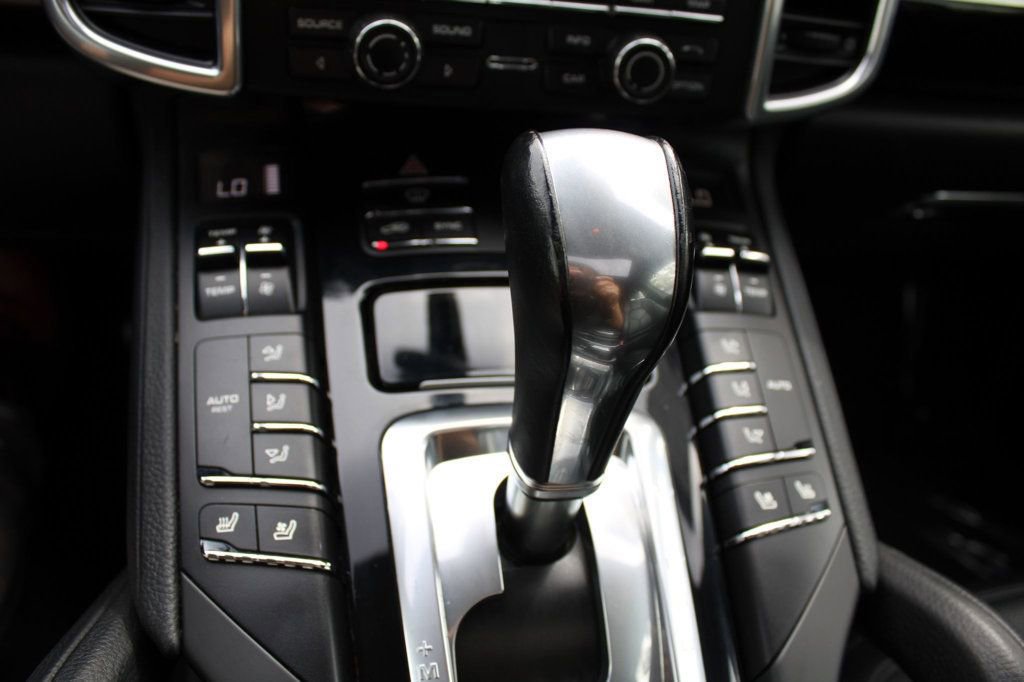 Used 2014 Porsche Cayenne Platinum Edition AWD/4WD image 31
