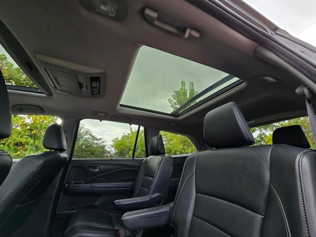 Used 2018 Honda Pilot Elite image 32
