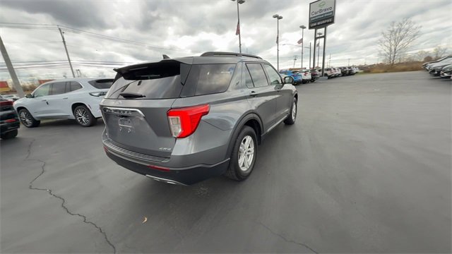Used 2021 Ford Explorer XLT w/ Equipment Group 202A image 8
