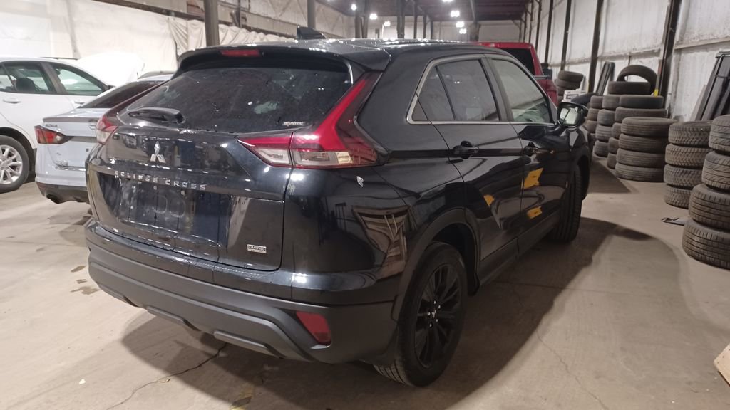 Used 2022 Mitsubishi Eclipse Cross LE image 2