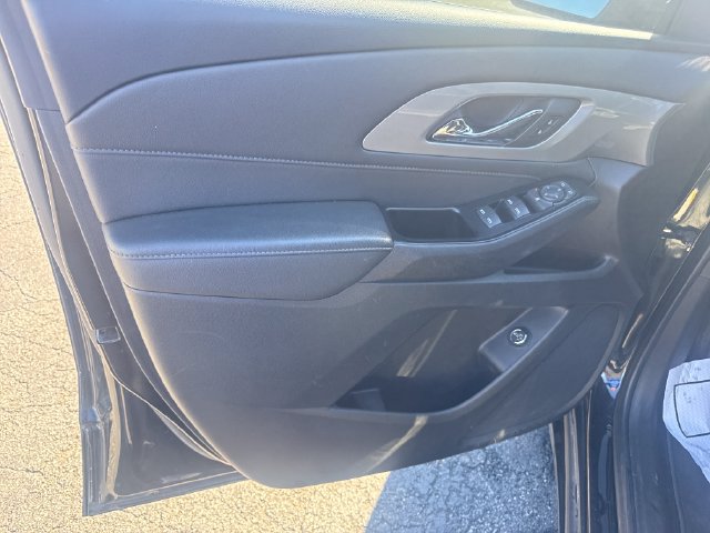 Used 2023 Chevrolet Traverse LT AWD/4WD image 10