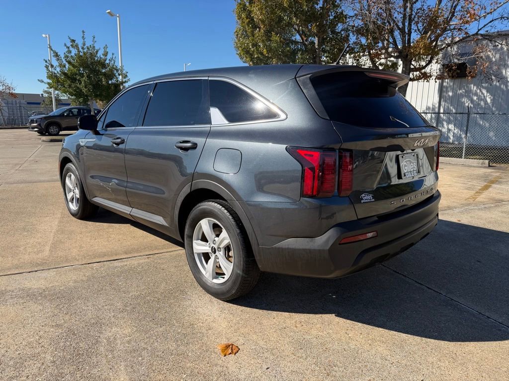 Used 2022 Kia Sorento LX image 3