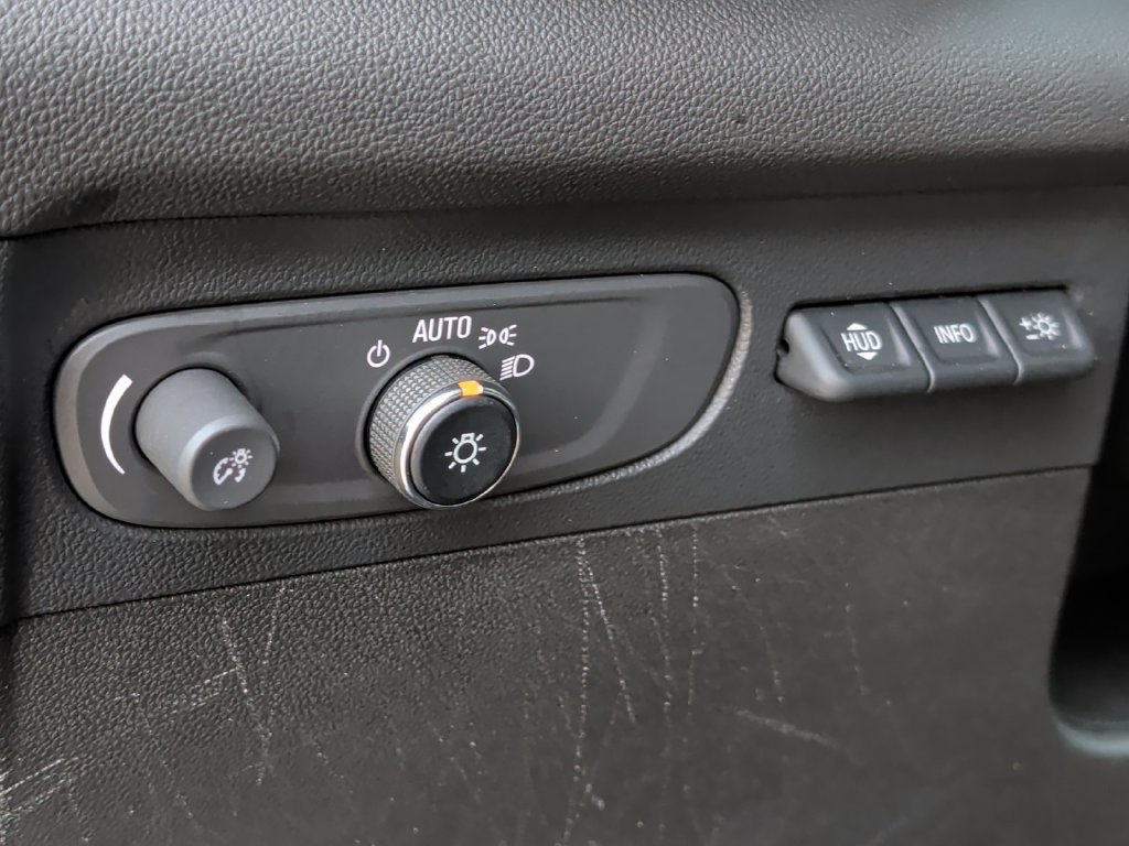 Used 2022 Buick Envision Essence w/ Technology Package I AWD/4WD image 14