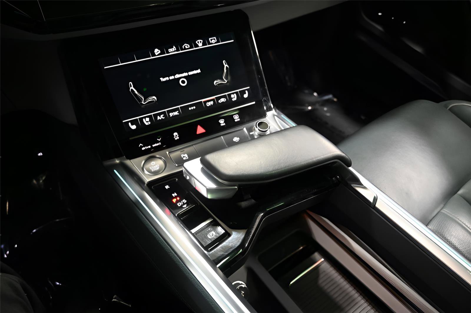 Used 2020 Audi e-tron Prestige w/ Prestige Package image 24