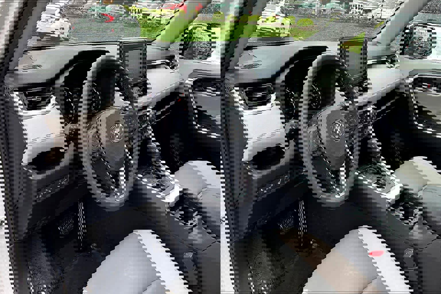 Used 2021 Toyota RAV4 XLE Premium AWD/4WD image 18