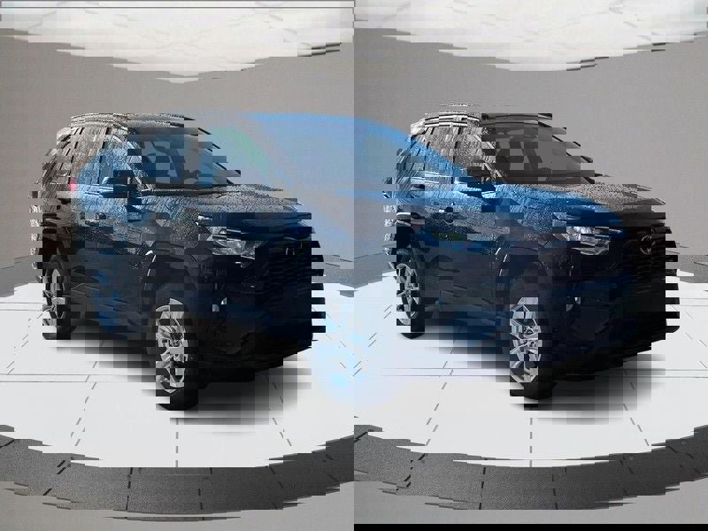 Used 2021 Toyota RAV4 XLE image 2