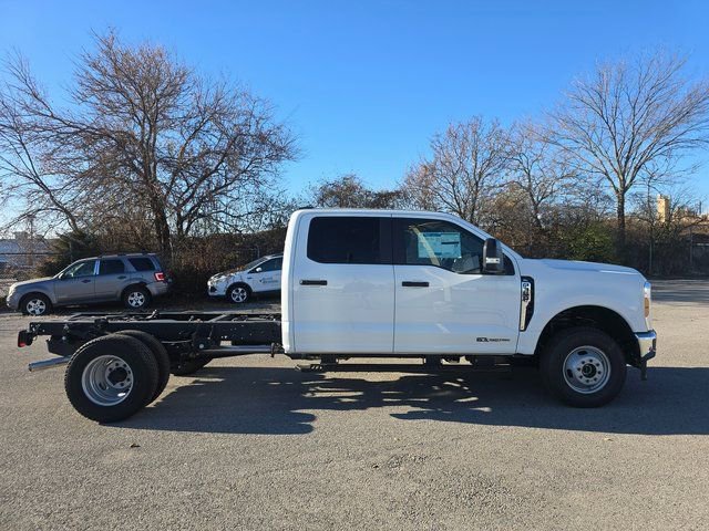 New 2026 Ford F350 XL w/ XL Chrome Package image 3