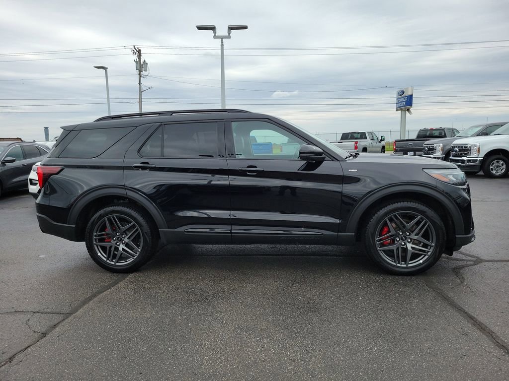 Certified 2025 Ford Explorer ST-Line w/ ST-Line Street Pack AWD/4WD image 3