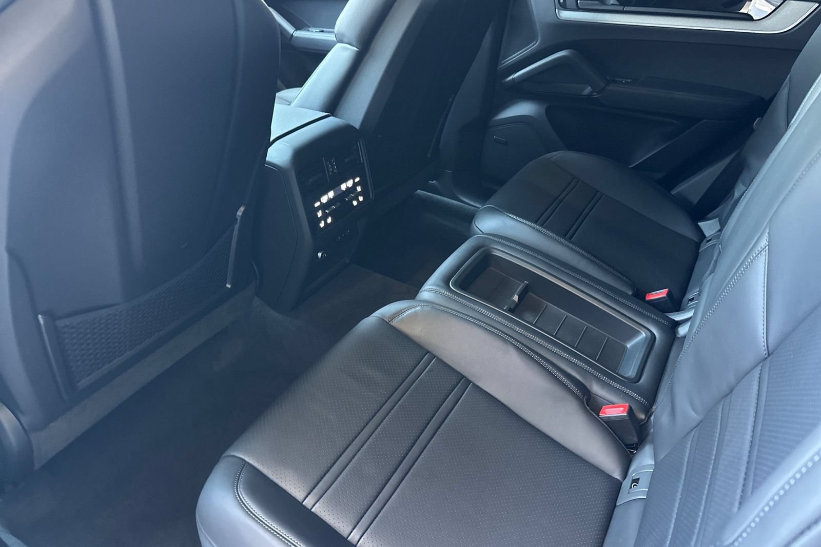 New 2026 Porsche Cayenne Coupe AWD/4WD image 15