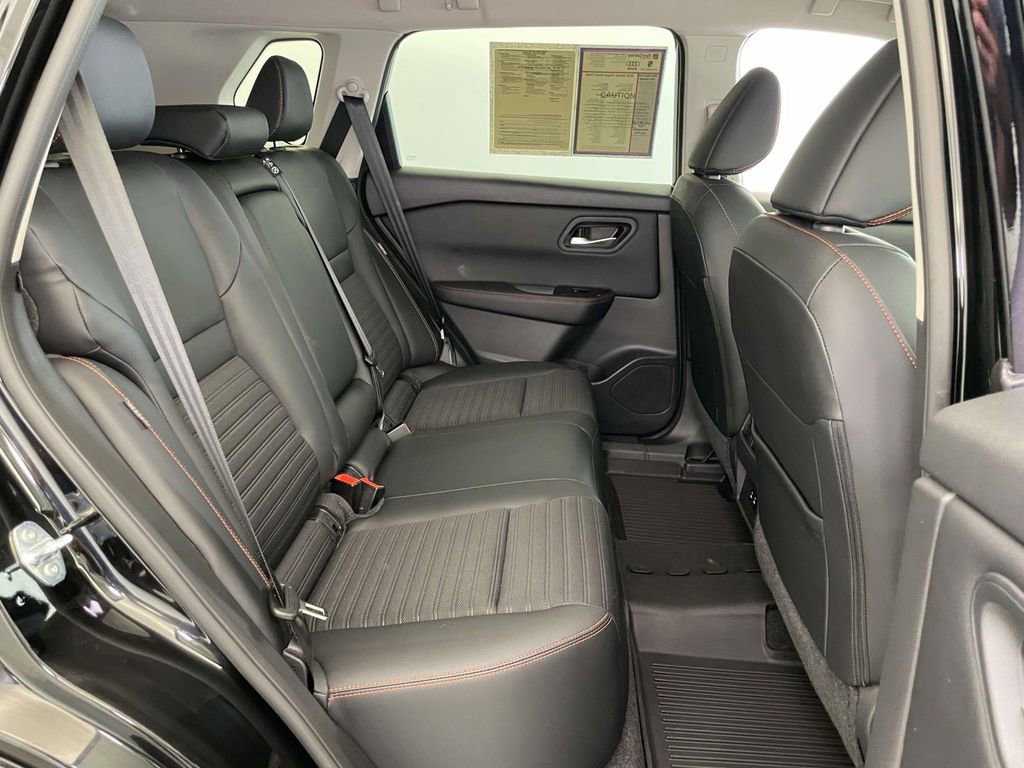 Used 2025 Nissan Rogue SV AWD/4WD image 21