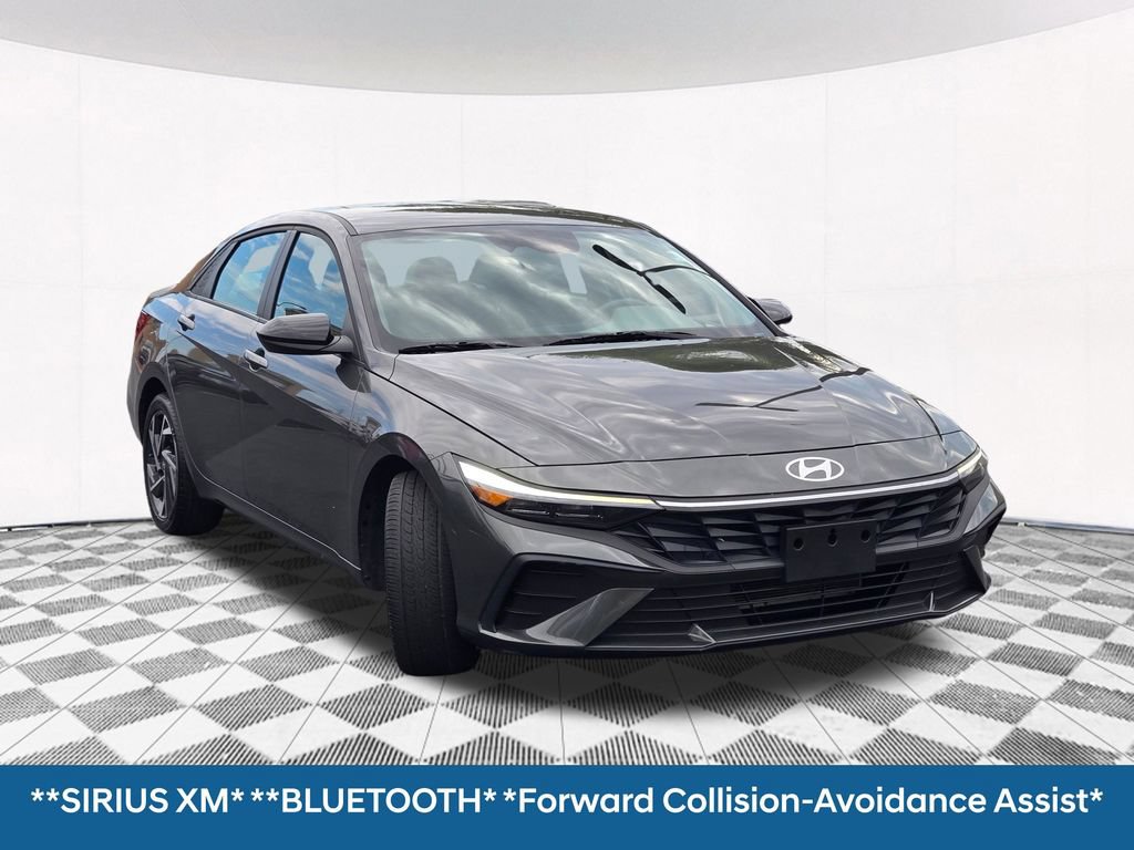 Certified 2025 Hyundai Elantra Sport w/ Cargo Package FWD image 4