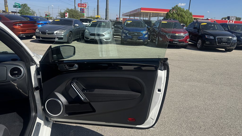 Used 2014 Volkswagen Beetle R-Line FWD image 21