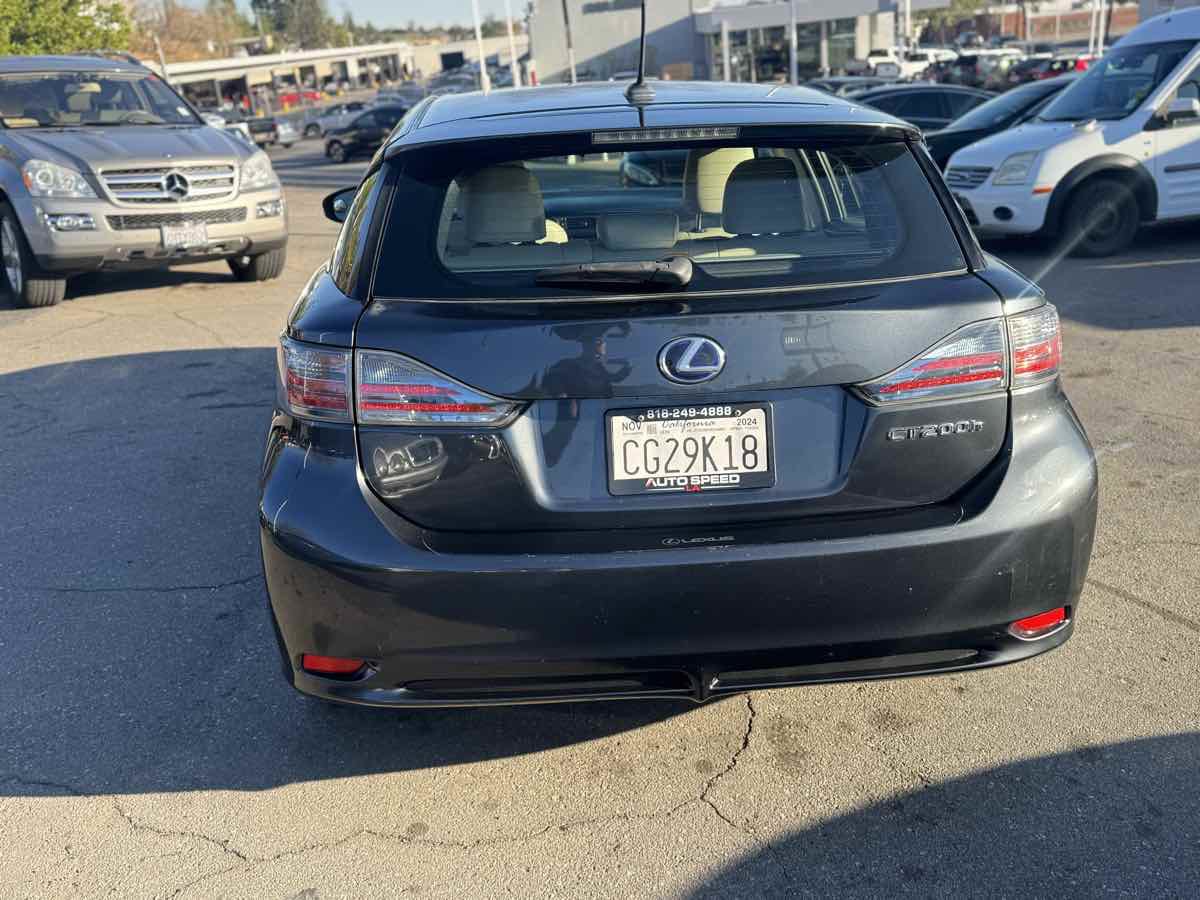 Used 2011 Lexus CT 200h image 4