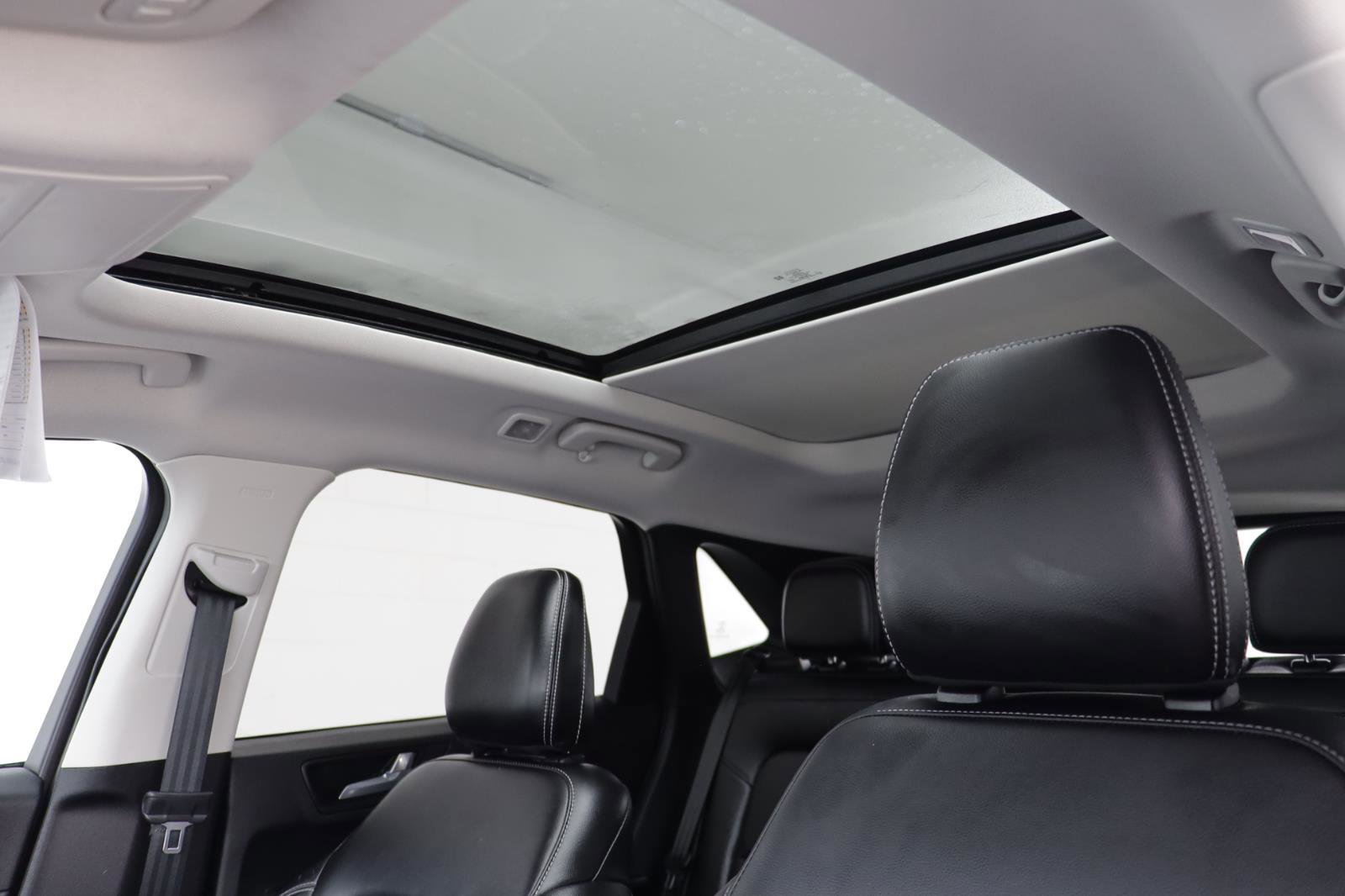 Used 2022 Ford Escape Titanium image 14