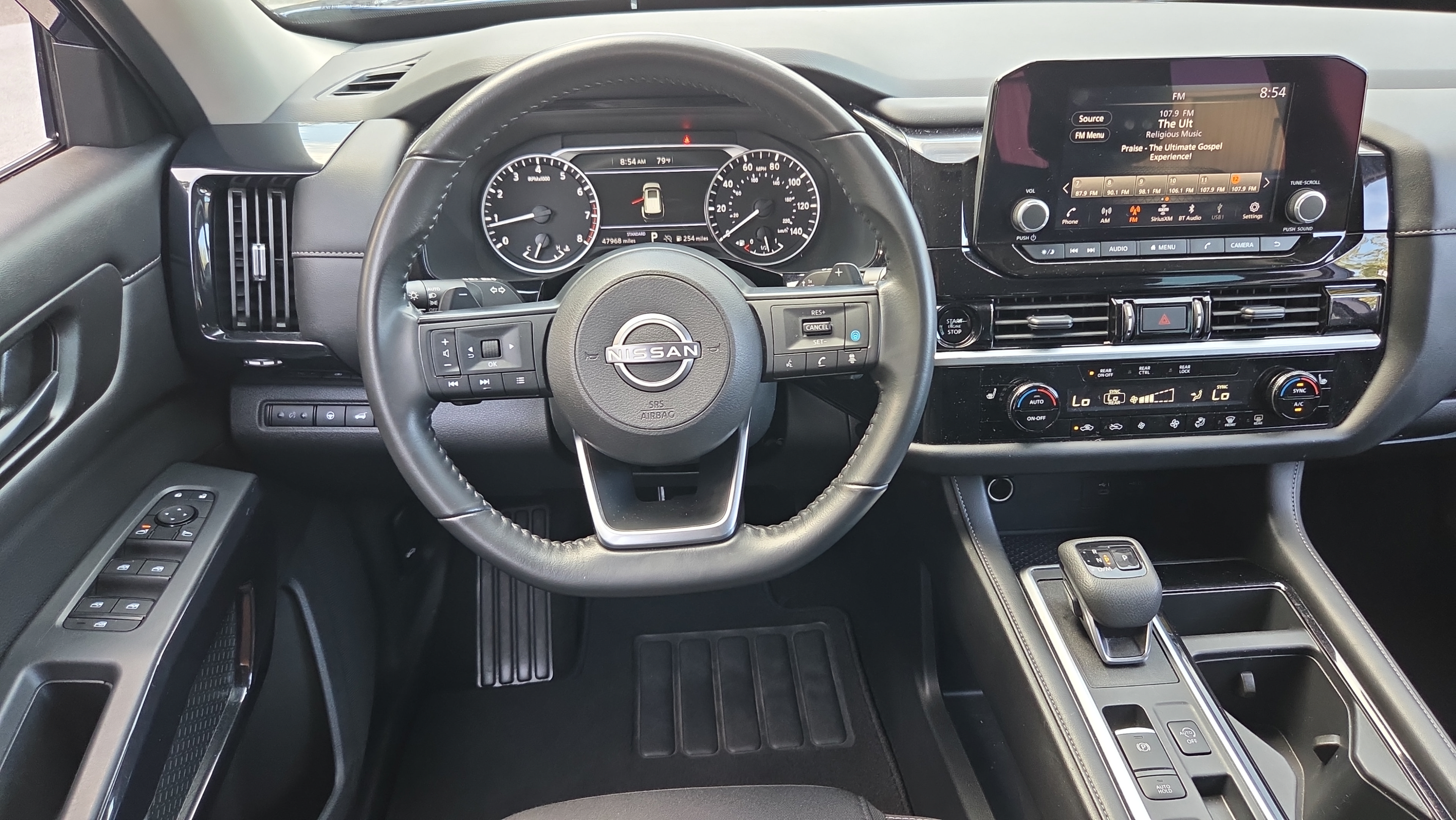 Used 2025 Nissan Pathfinder SV FWD image 11