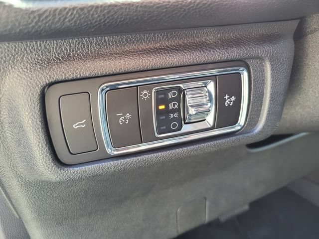 Used 2025 Lincoln Corsair FWD w/ Equipment Group 101A image 17