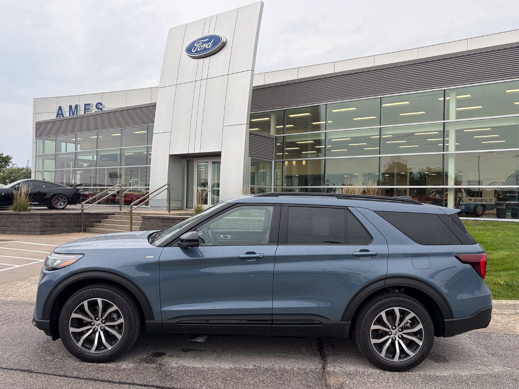 New 2027 Ford Explorer ST-Line AWD/4WD image 3