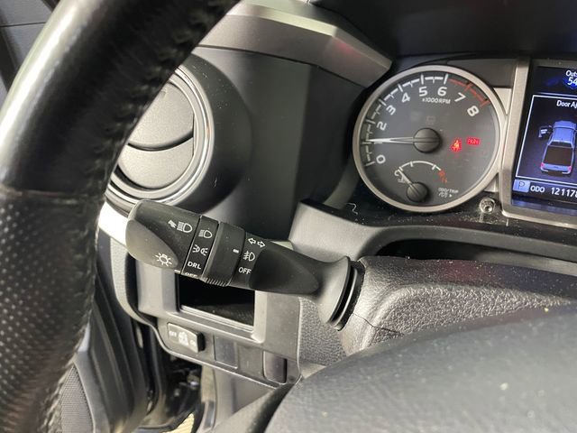 Used 2016 Toyota Tacoma SR5 w/ SR5 Appearance Package (SN) image 13