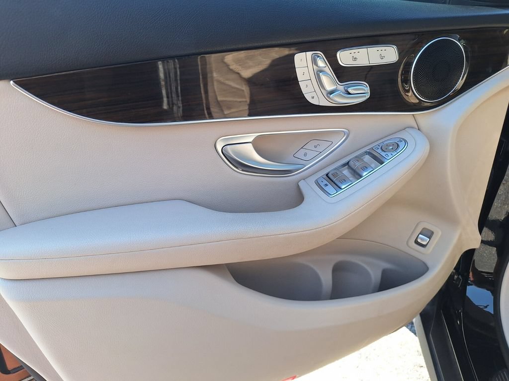 Used 2021 Mercedes-Benz GLC 300 image 28