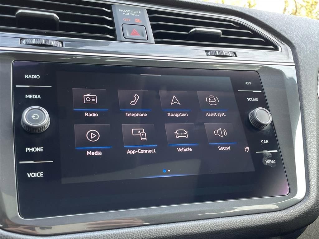 Used 2022 Volkswagen Tiguan SE image 9