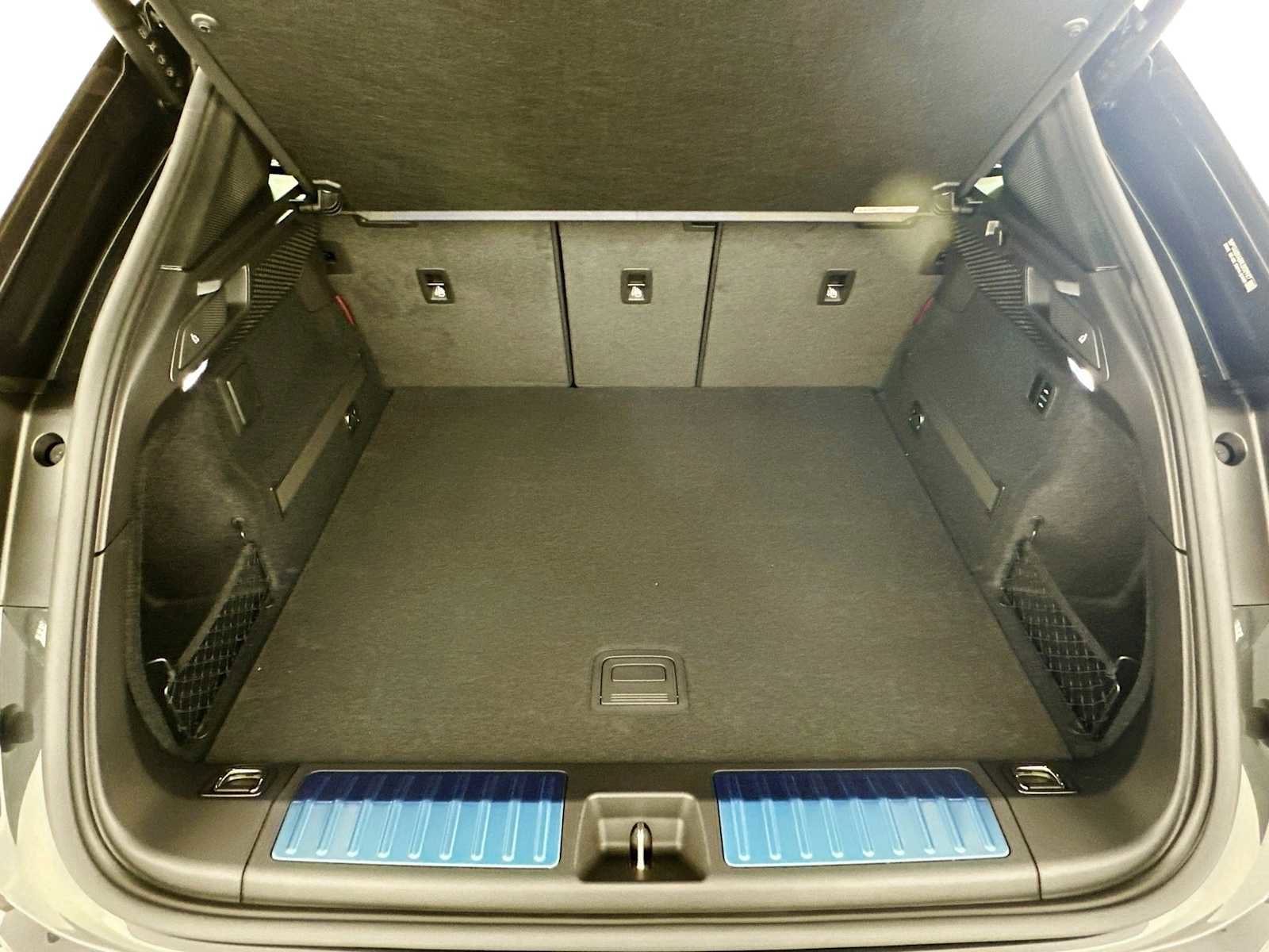 Certified 2024 Porsche Macan 4 Electric image 26