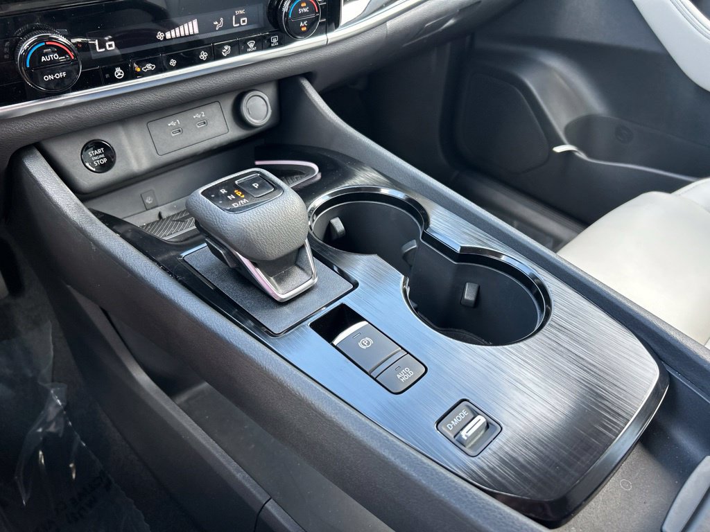 Certified 2025 Nissan Rogue SL FWD image 37