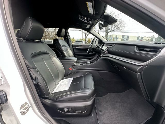 Used 2025 Jeep Grand Cherokee L Limited image 27