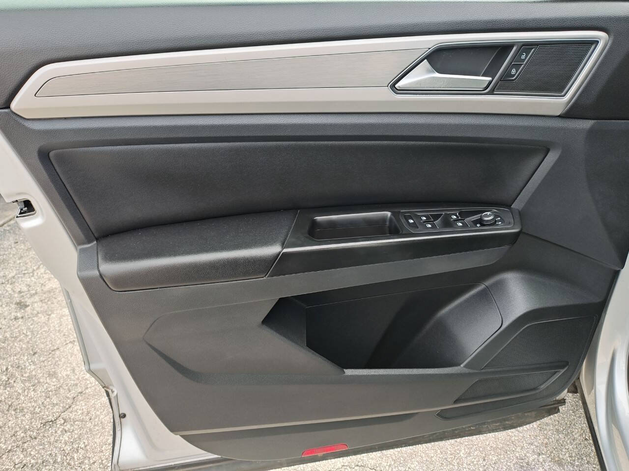Used 2018 Volkswagen Atlas SE FWD image 34