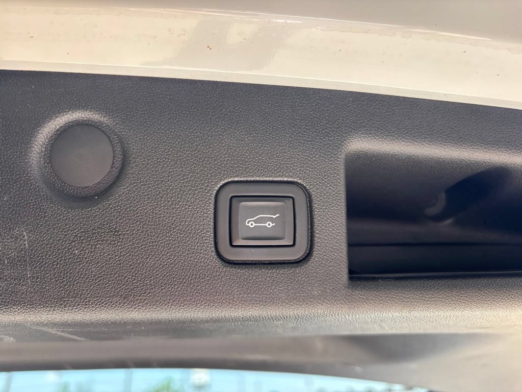 Used 2023 Chevrolet Equinox RS w/ LPO, Floor Liner Package FWD image 25