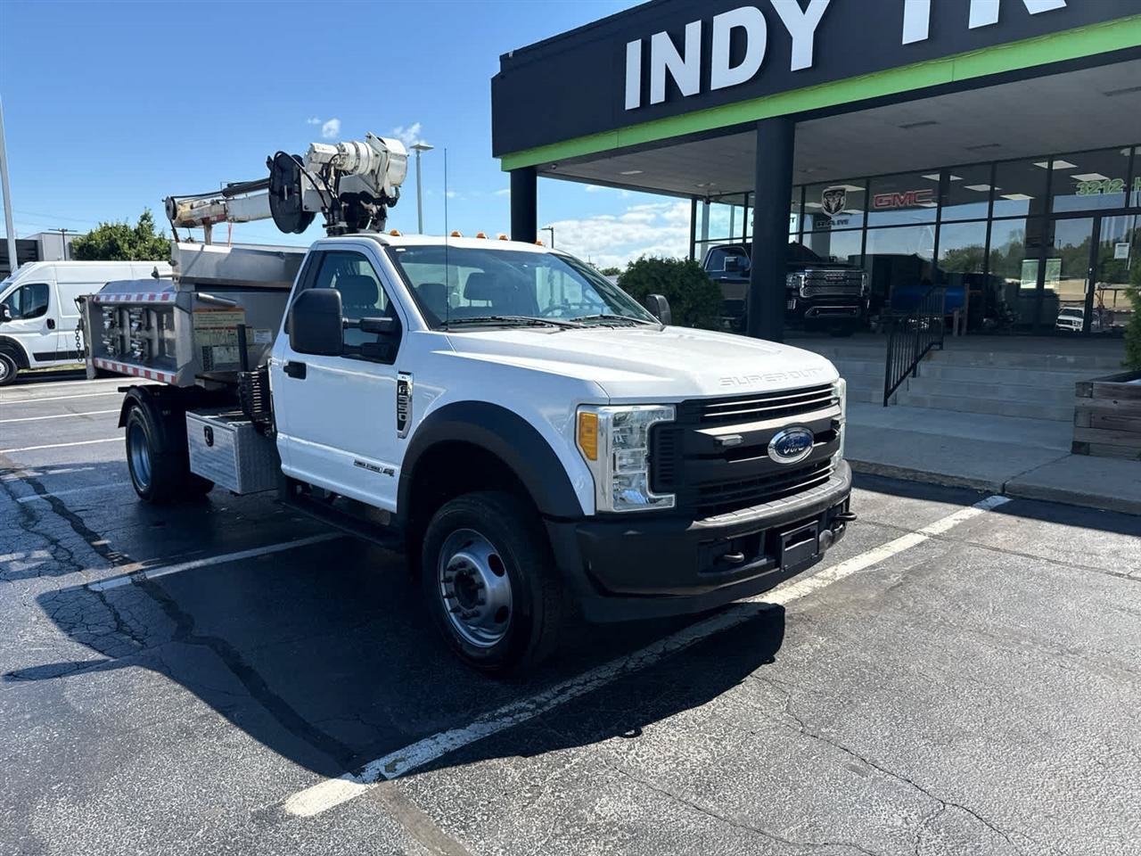 Used 2017 Ford F550 2WD Regular Cab Super Duty image 2