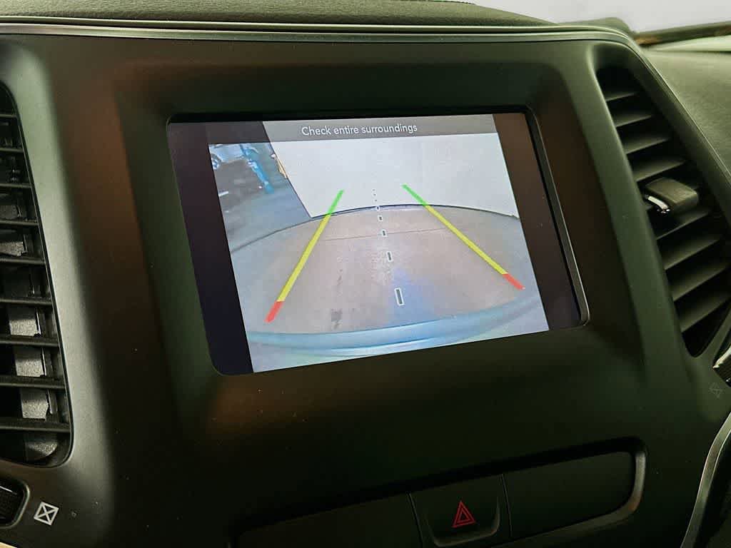 Used 2019 Jeep Cherokee Latitude w/ Popular Appearance Group FWD image 27