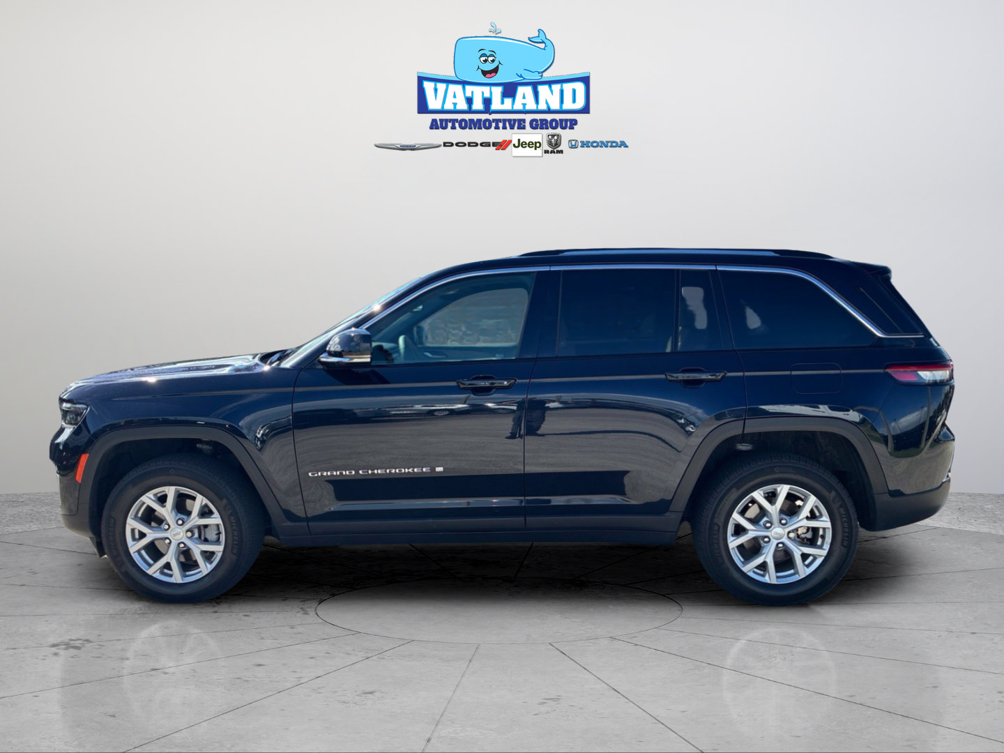 Certified 2023 Jeep Grand Cherokee Limited w/ Trailer Tow Prep Group (B) AWD/4WD image 1